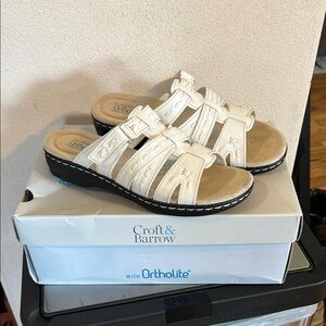 NEW Croft & Barrow White Sandals - Women’s Size 6.5
